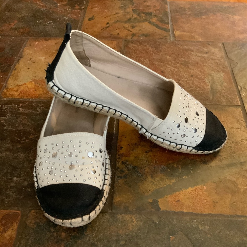 White Mountain Black and White slip On Loafers